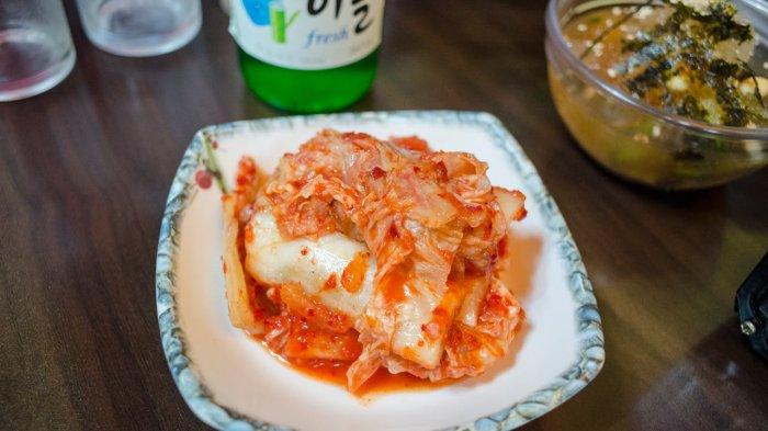 Ilustrasi kimchi, salah satu makanan fermentasi, berikut manfaatnya