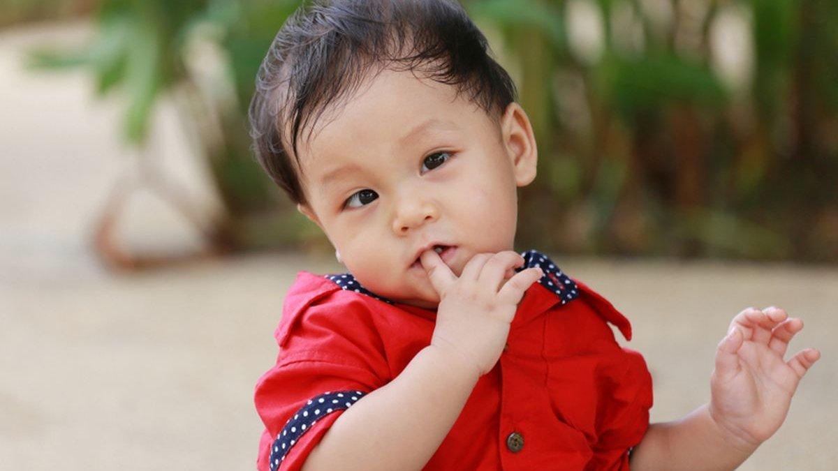 ilustrasi anak yang mengalami mata juling