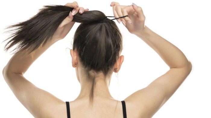 ilustrasi mengucir rambut