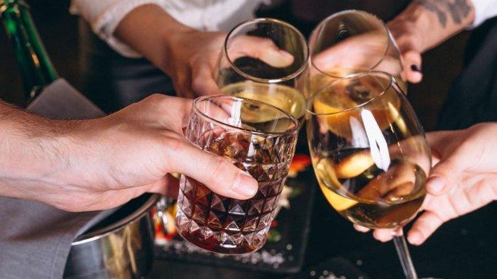 ilustrasi minuman beralkohol yang mulai harus dihindari