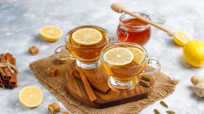 Ilustrasi minuman herbal rebusan daun untuk mengatasi gula darah tinggi