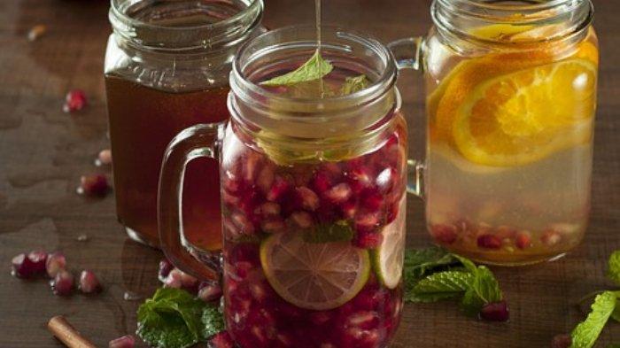 Ilustrasi infused water, rekomendasi minuman diet untuk mempercepat penurunan berat badan