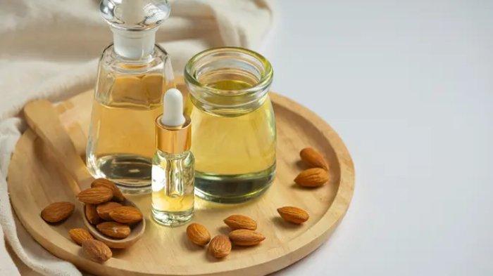 Ilustrasi minyak almond, salah satu bahan alami yang aman untuk ibu hamil dan menyusui