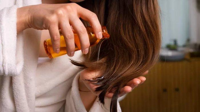 ilustrasi penggunaan argan oil, berikut sederet manfaatnya untuk kesehatan rambut