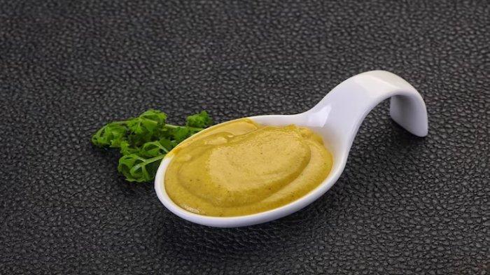 Ilustrasi saus mustard madu, salah satu saus atau bumbu makanan yang harus dihindari penderita diabetes