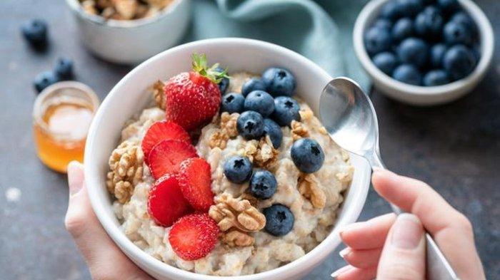 ilustrasi overnight oatmeal, untuk mengatasi lesu di siang hari