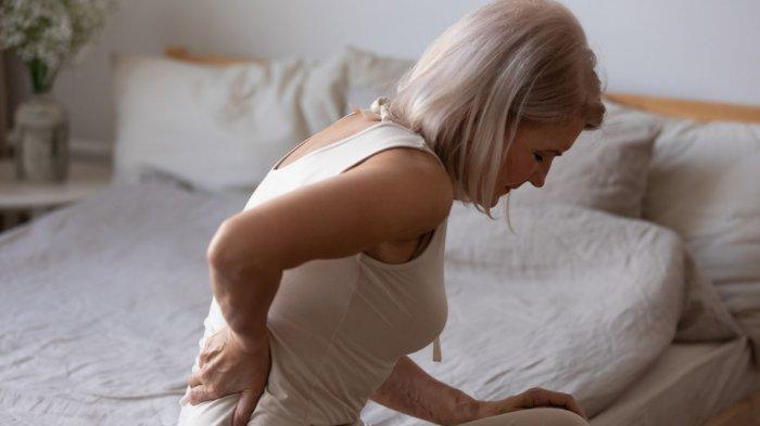 ilustrasi wanita yang mengalami osteoporosis