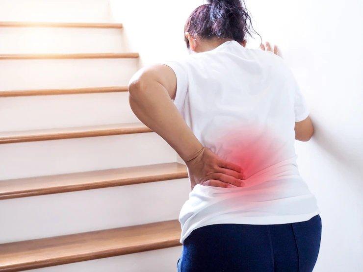 ilustrasi seseorang yang mengalami osteoporosis