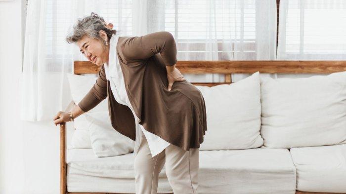 ilustrasi seseorang yang mengalami osteoporosis