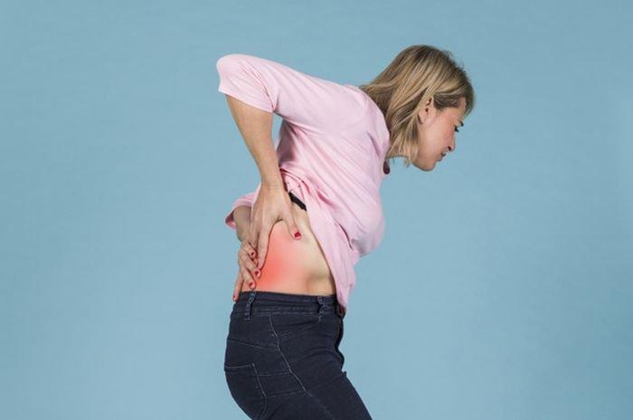 ilustrasi wanita yang mengalami osteoporosis