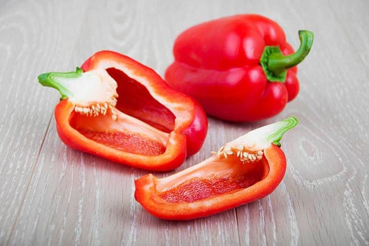 ilustrasi paprika merah, salah satu makanan tinggi vitamin E