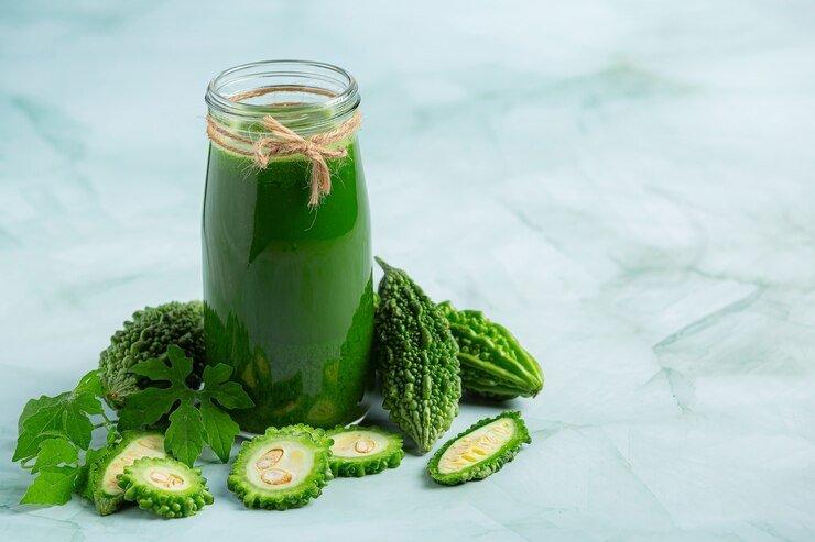ilustrasi jus pare yang bagus untuk menurunkan berat badan