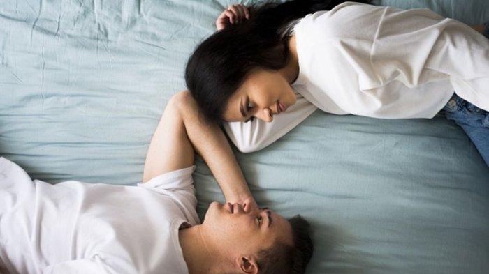 ilustrasi pasangan yang mengalami love addiction, berikut tips untuk mengatasinya