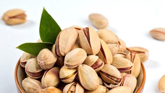 Ilustrasi pistachio, salah satu makanan yang dapat membantu mengelola tekanan darah tinggi