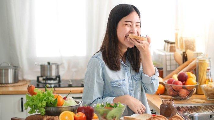 Rasa ngantuk setelah makan dapat disebabkan oleh banyak faktor, termasuk porsi makan yang berlebihan hingga konsumsi makanan