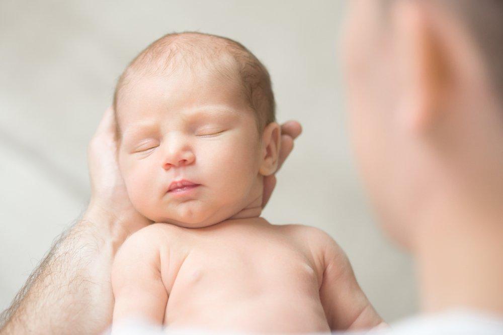 ilustrasi rambut bayi yang masih tipis, berikut ini cara untuk melebatkan rambut bayi