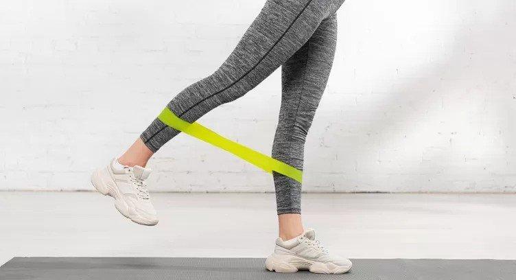 ilustrasi olahraga resistance band