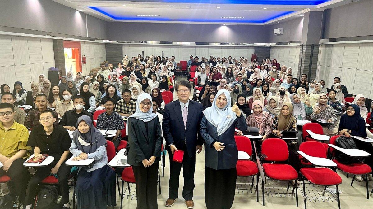 Prof. Takeyasu Maeda dari Niigata University Japan Bahas Anatomi Gigi di FKG Unhas