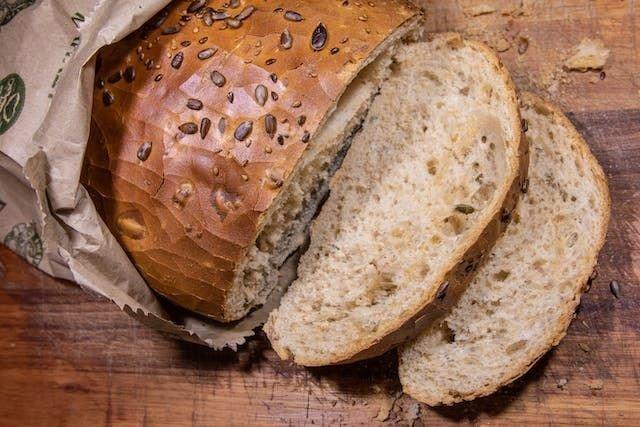 ilustrasi roti multigrain yang cocok untuk penderita diabetes