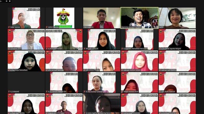 Kuliah tamu dihadiri oleh Dekan, wakil dekan, dosen FKG Unhas serta mahasiswa pemprogramkan mata kuliah Imunologi dan Mikrobiologi.
