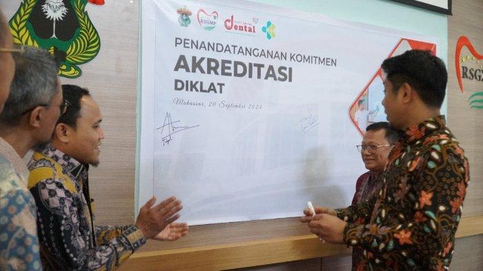 Penandatangan komitmen dan Foto Bersama Kepala BBPK Makassar, Dekan FKG Unhas, Direktur RSGMP Unhas Bersama tim Akreditasi
