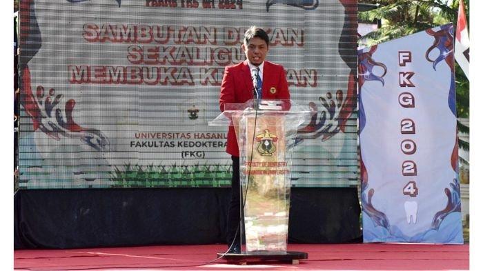 Dekan FKG Unhas, Irfan Sugianto, drg., M.Med.Ed., Ph.D., memberikan sambutan sekaligus membuka secara resmi kegiatan PKKMB 2024. 