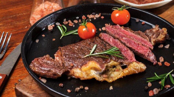 Ilustrasi sirloin steak, sumber protein yang baik untuk penderita hipertensi