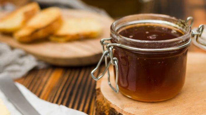 Ilustrasi sirup maple, salah satu bahan alami pengganti gula yang aman untuk MPASI