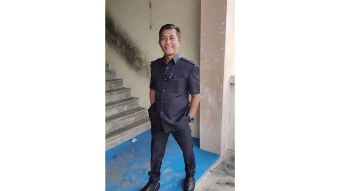 Siswa pede pakai baju sopir ke sekolah