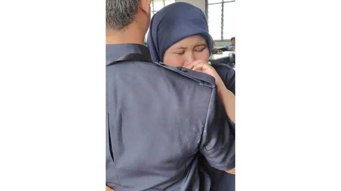 Siswa pede pakai baju sopir ke sekolah