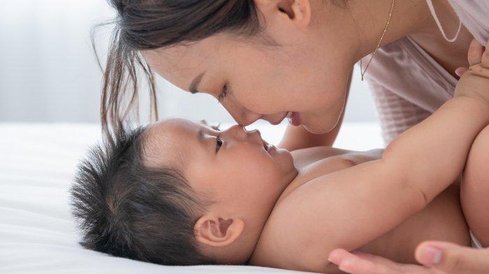 Ilustrasi skin to skin antara ibu dan bayi, berikut sederet manfaatnya
