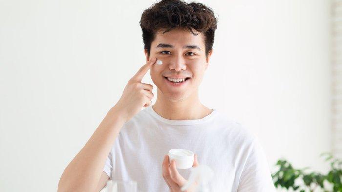ilustrasi penggunaan skincare, berikut ini tanda-tanda kulit cocok dengan skincare yang digunakan