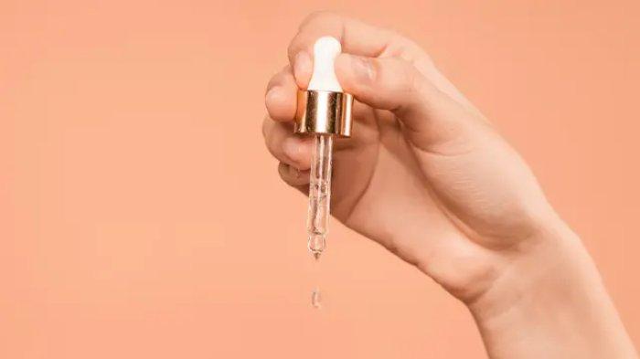 Ilustrasi skincare yang mengandungf retinol, cocok untuk merangsang kolagen dan mengecilkan pori