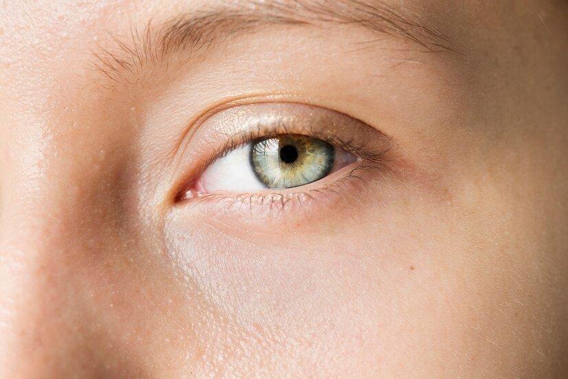 ilustrasi penggunaan softlens