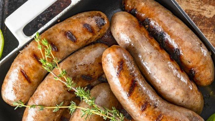 ilustrasi sosis: Sosis merupakan daging yang diolah