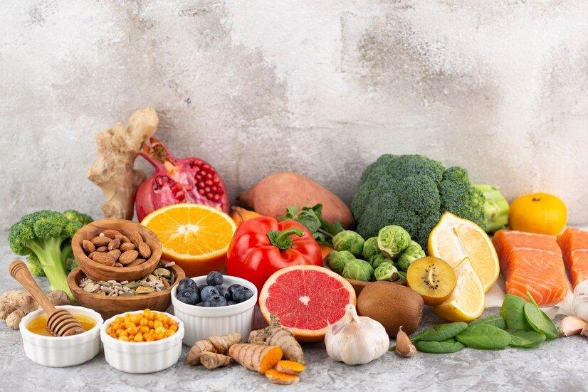 iilustrasi makanan sumber vitamin, salah satu gizi yang harus ada di menu MPASI anak