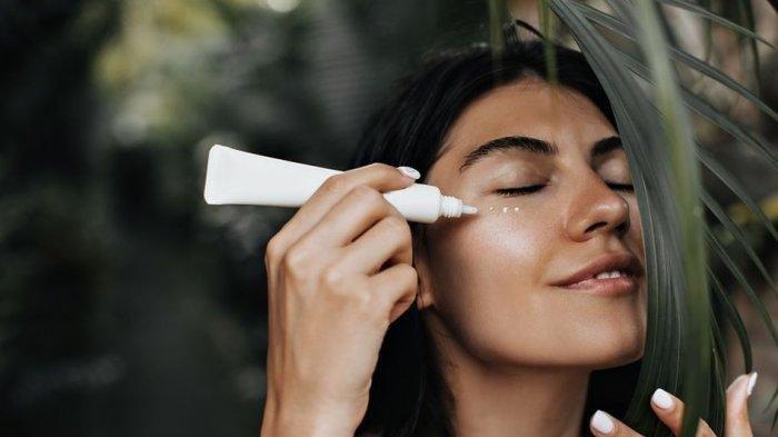 ilustrasi penggunaan sunscreen atau sunblock