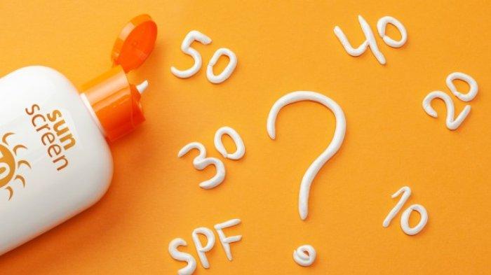 ilustrasi penggunaan sunscreen secara rutin untuk mencegah penuaan dini