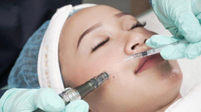 ilustrasi seseorang yang melakukan treatment skin booster