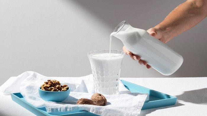 Ilustrasi susu rendah lemak, rekomendasi minuman diet untuk mempercepat penurunan berat badan