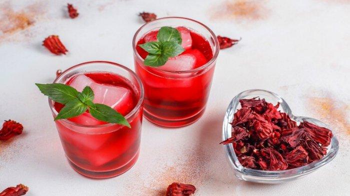 Ilustrasi teh kembang sepatu atau hibiscus, salah satu makanan yang bagus dikonsumsi oleh penderita asam urat