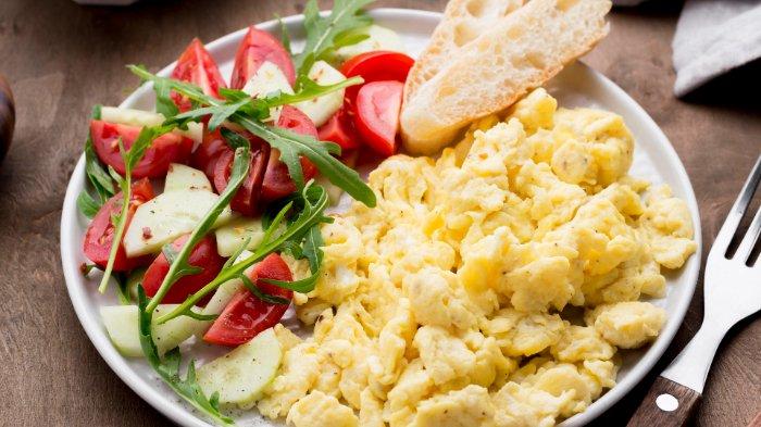 Ilustrasi telur orak-arik, menu sarapan untuk bantu menurunkan berat badan