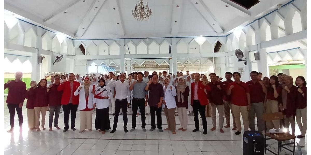 PPDGS Prostodonsia FKG Unhas menggelar penyuluhan dan screening Tempomandibular Disorder di SMA Negeri 1 Makassar.