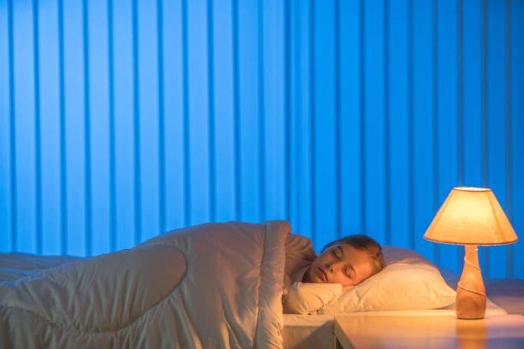 dampak buruk tidur dengan lampu menyala