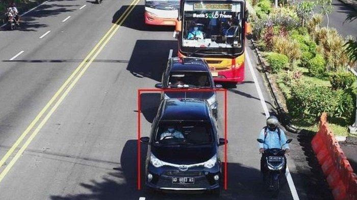 Pengemudi tertangkap kamera tilang elektronik tidak menggunakan sabuk pengaman di Solo, Jawa Tengah.