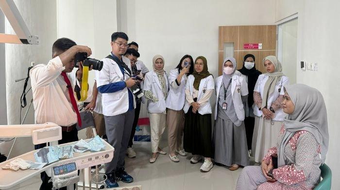 Dr. Moh Zulkifl Bin Kassim dari Universiti Kebangsaan Malaysia (UKM), Malaysia melanjutkan memberikan kuliah tamu kepada mahasiswa program spesialis FKG Unhas