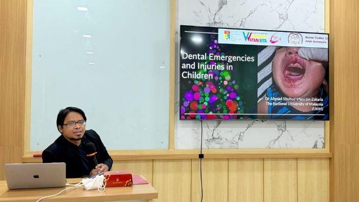 PPDGS Kedokteran Gigi Anak FKG Unhas gelar kuliah tamu dengan menghadirkan Dr. Ahmad Shuhud Irfani bin Zakaria, pembicara dari Malaysia.