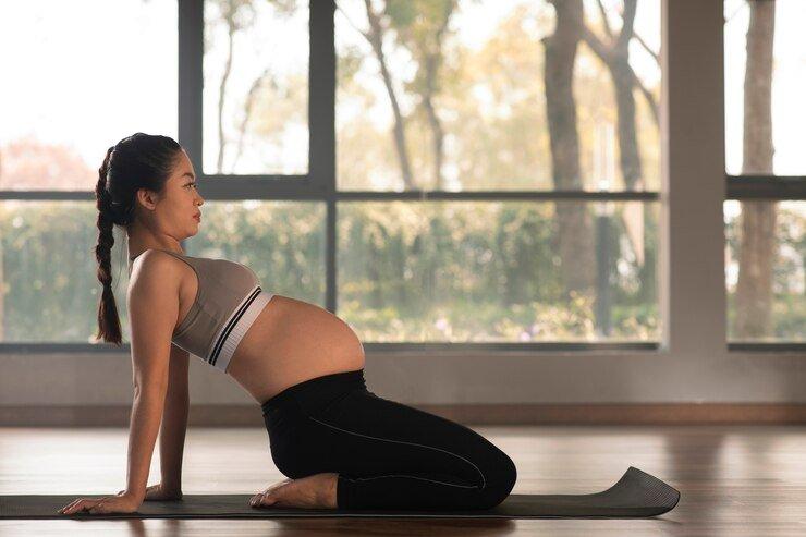 ilustrasi prenatal yoga atau yoga ibu hamil