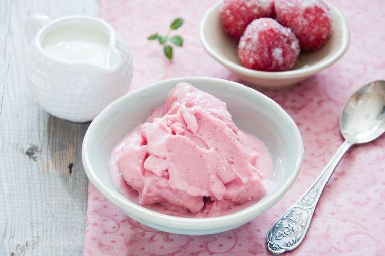 ilustrasi yogurt tinggi lemak, makanan yang harus dihindari penderita kolesterol tinggi