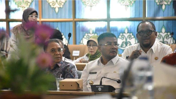 Wakil Bupati Sumedang, Erwan Setiawan  saat mengikuti rapat koordinasi di tingkat Jawa Barat, Rabu, (12/7/2023).